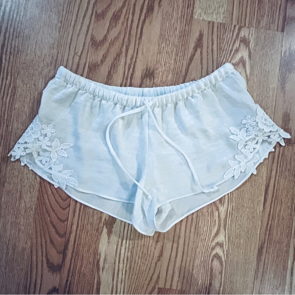 Feminine White Sleep Shorts With Lace Inserts Size Small Dainty